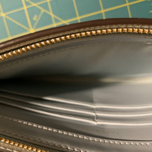 Tory Burch Cute clutch wallet -USED- - Picture 7 of 8
